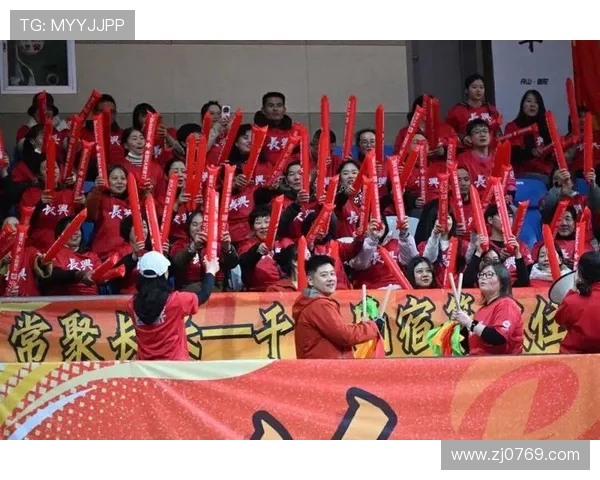 恒大与香港东方对决激情四溢球迷齐声呐喊助威共创精彩瞬间 恒大与香港东方对决激情四溢球迷齐声呐喊助威共创精彩瞬间