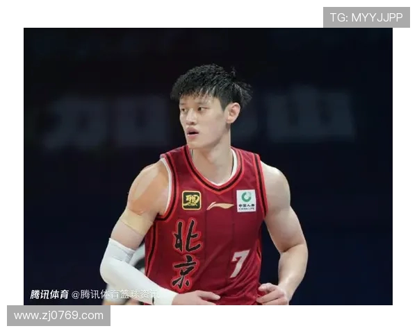 曾凡博的篮球之路:从青涩少年到职业赛场的崭露头角与未来展望 曾凡博的篮球之路:从青涩少年到职业赛场的崭露头角与未来展望