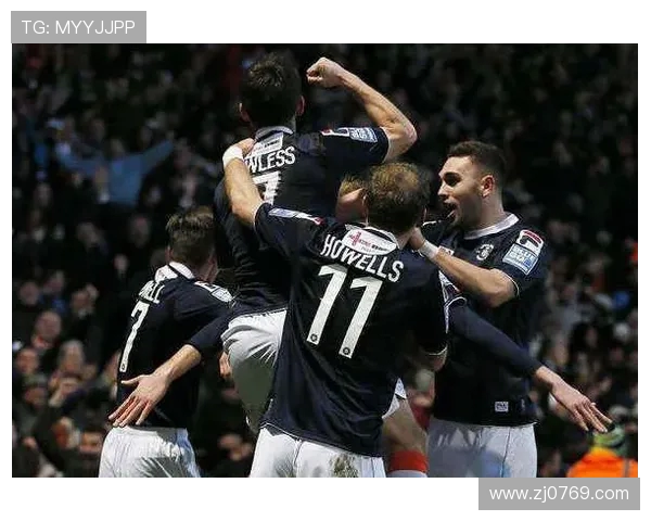 谢周三迎战卢顿期待精彩对决与激烈竞争的足球盛宴